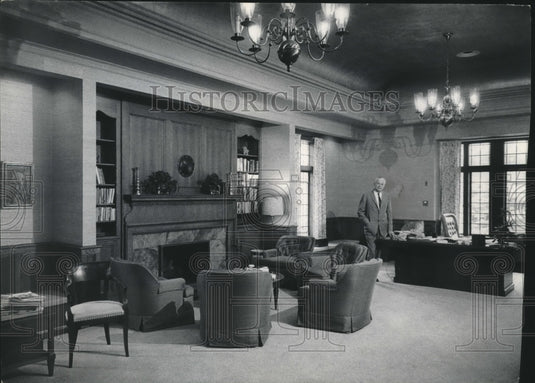 1965 Press Photo University of Wisconsin-Milwaukee's J.Martin Klotsche's office - Historic Images