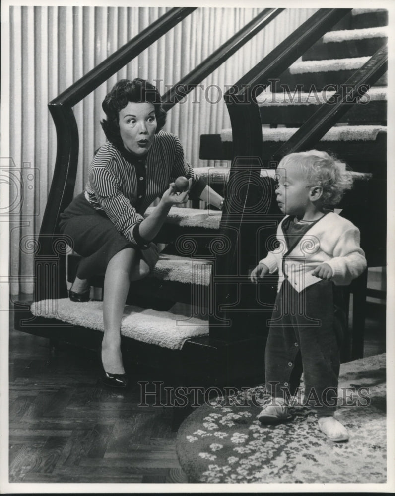 1961 Press Photo American actress, Nanette Fabray and baby - mjc19366 - Historic Images