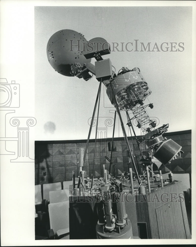 1973, University of Wisconsin-Milwaukee planetarium - mjc19374 - Historic Images