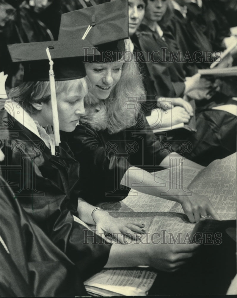 1984, University of Wisconsin-Madison students graduation - mjc19388 - Historic Images