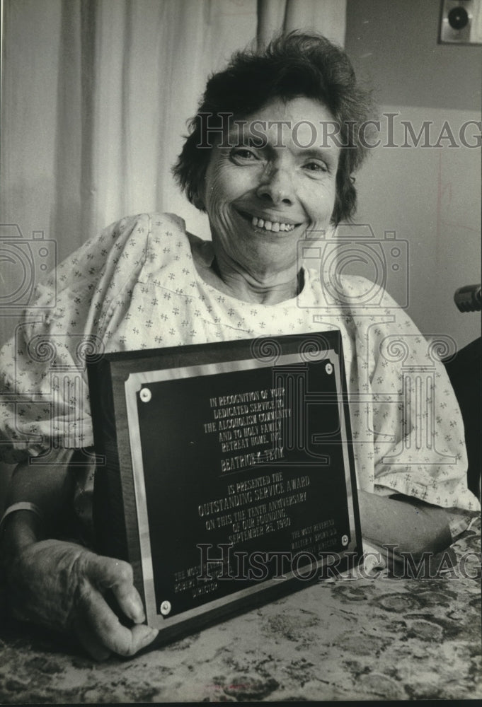 1980, Beatrice Tevik, with plaque, service to alcoholics, Milwaukee. - Historic Images