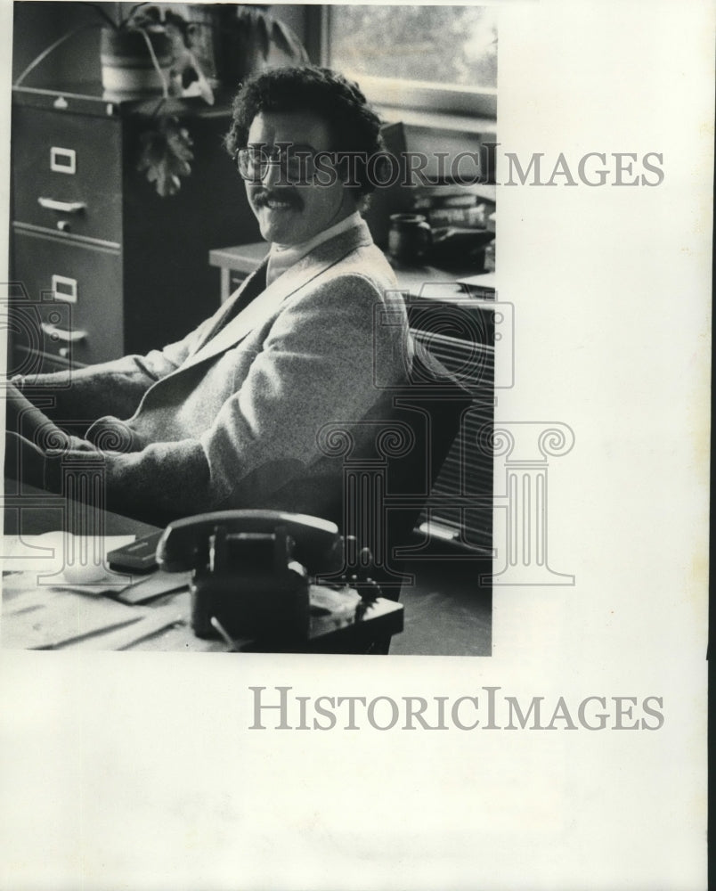 1978 Press Photo Michael Trost, district attorney in his office, Wisconsin. - Historic Images
