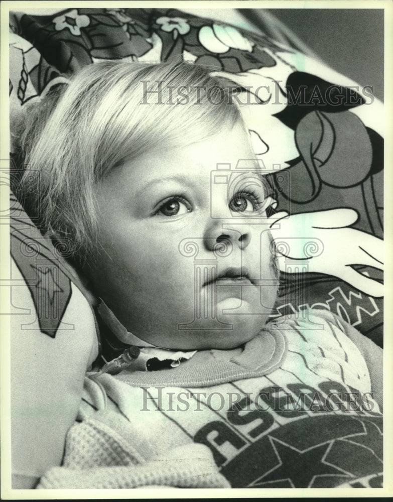 1985 Press Photo Michael Troche in Milwaukee&#39;s Children&#39;s Hospital - mjc19437 - Historic Images