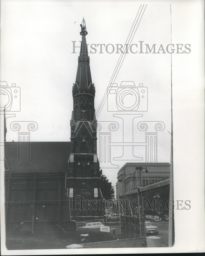 1959 Press Photo Trinity Lutheran Church with new lights on Cross in Milwaukee - Historic Images