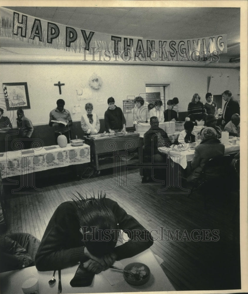 1983 Thanksgiving dinner at St. Gall Congregational Catholic Church - Historic Images