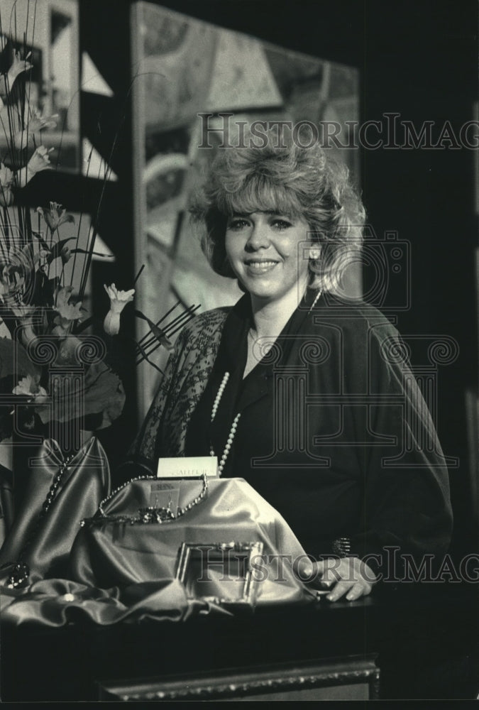 1987 Press Photo Cynthia Tilson operates two art galleries in Milwaukee - Historic Images