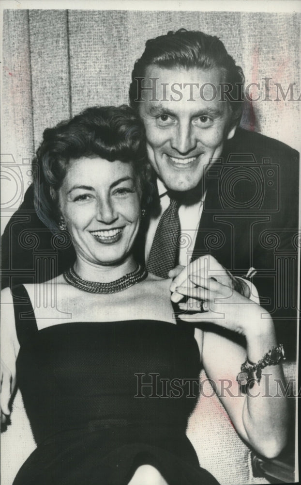 1954 Press Photo Actor Kirk Douglas marries Miss Ann Buydens of Paris, France - Historic Images