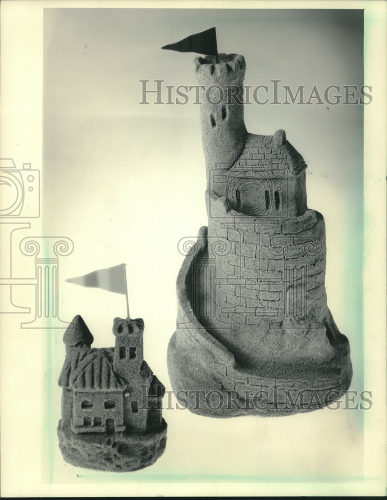 1984 Press Photo Magic Sandcastles, small and large at Elson's gifts, Milwaukee. - Historic Images