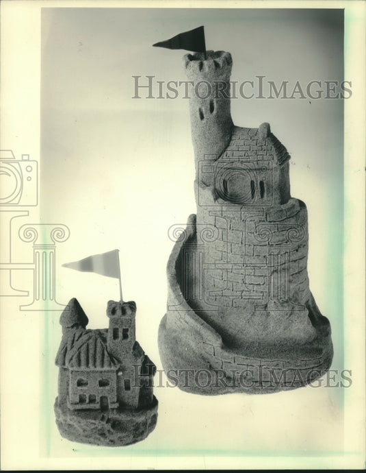 1984 Press Photo Magic Sandcastles, small and large at Elson's gifts, Milwaukee. - Historic Images