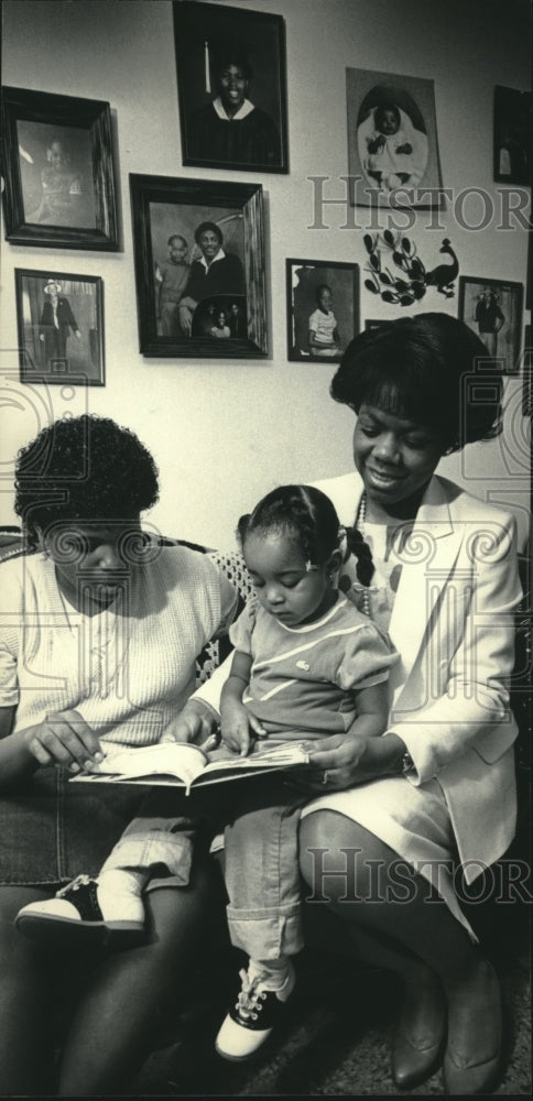 1986 Press Photo Lea Patterson and Taquila With Mentor Mary Staten in Wisconsin - Historic Images