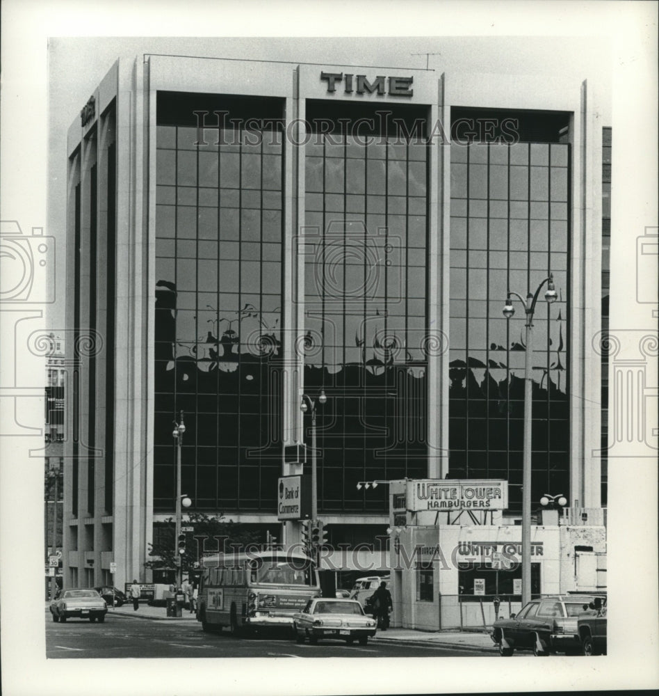 1974 Press Photo Outside View of Time Insurance Building - mjc19835 - Historic Images