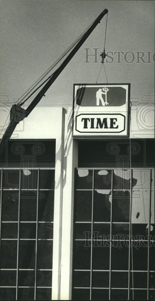 1981, Crane Puts New Time Insurance Sign on Top of Building Downtown - Historic Images