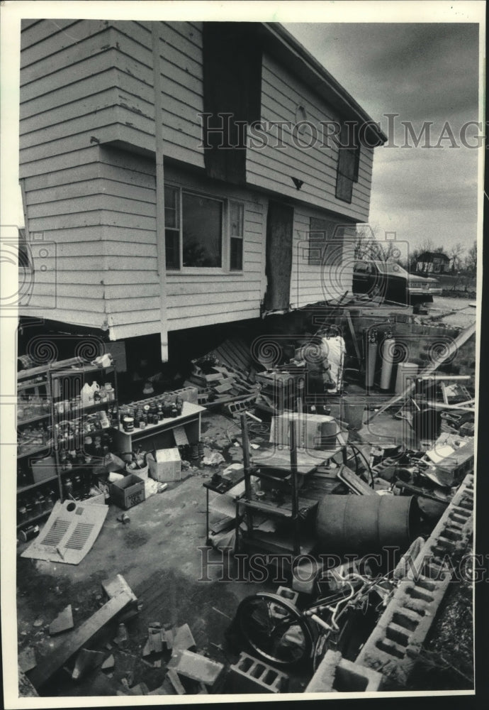 1984 Press Photo Aftermath of Tornado in Appleton, Wisconsin - mjc19875 - Historic Images