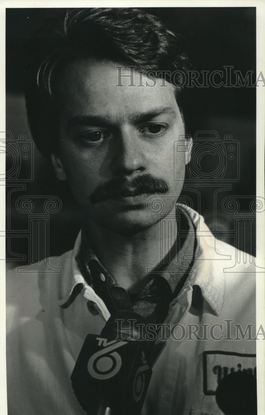 1990, Fritz Usinger speaks to reporters - mjc19896 - Historic Images