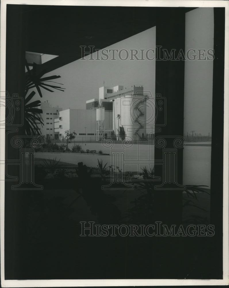 1954 Press Photo Jos Schlitz Brewing Company in Van Nuys, California - Historic Images