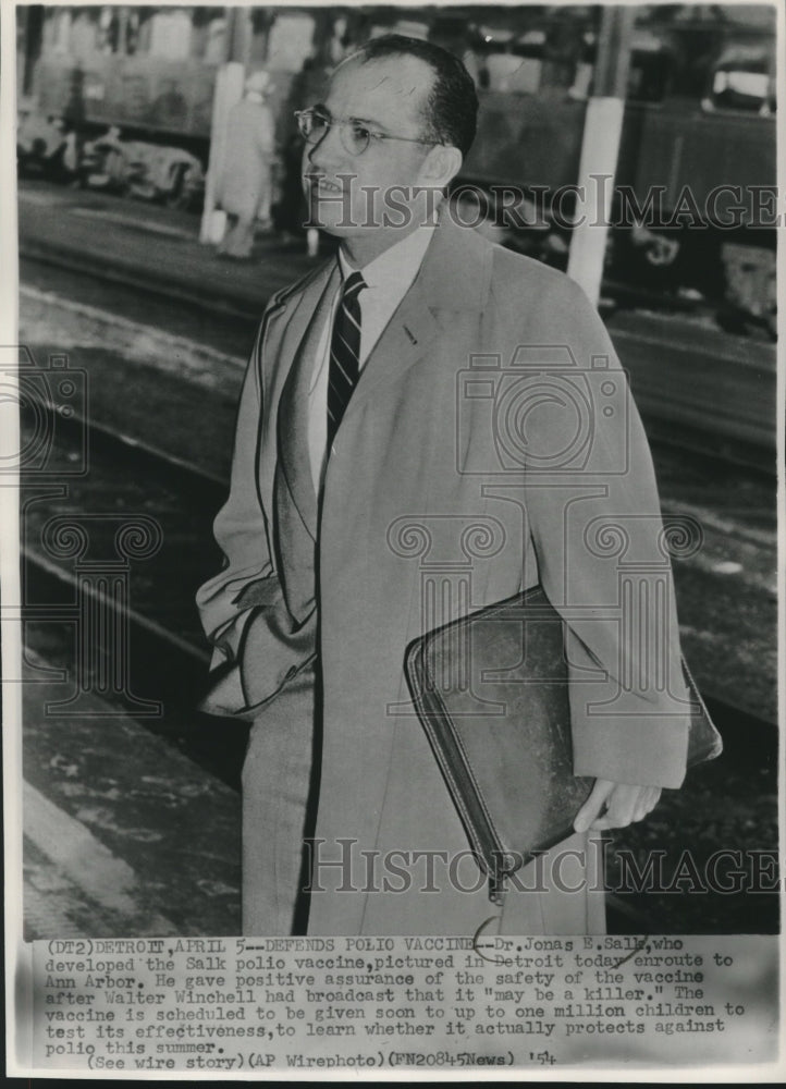 1954 Press Photo Doctor Jonas Salk developed the Salk polio vaccine, - mjc19909 - Historic Images