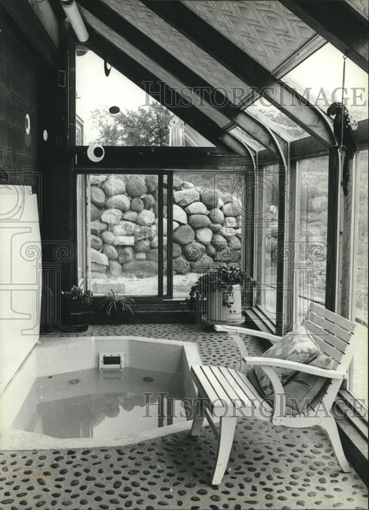 1982, Hot Tub in the Solarium of the Taylor Home - mjc19914 - Historic Images