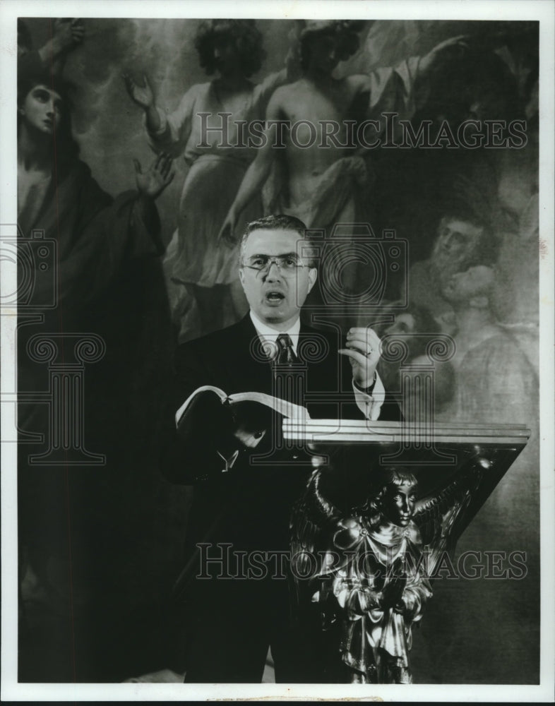 1992, Reverend John C. Vaughn preaching - mjc19933 - Historic Images