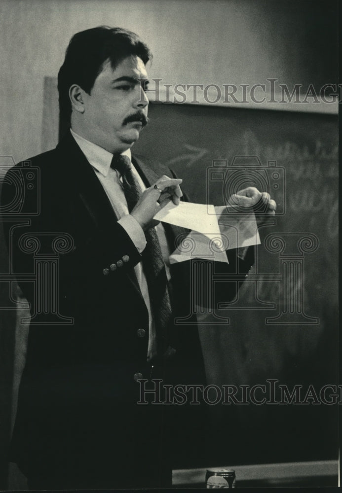 1984 Press Photo Dan Vega shows typical male response to anger, tearing paper - Historic Images