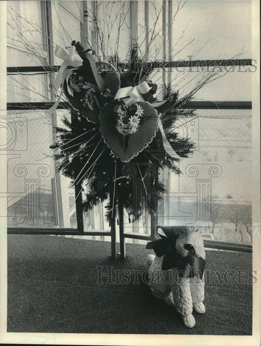 1986, Greenery gets new look, Valentine's Day - mjc19959 - Historic Images