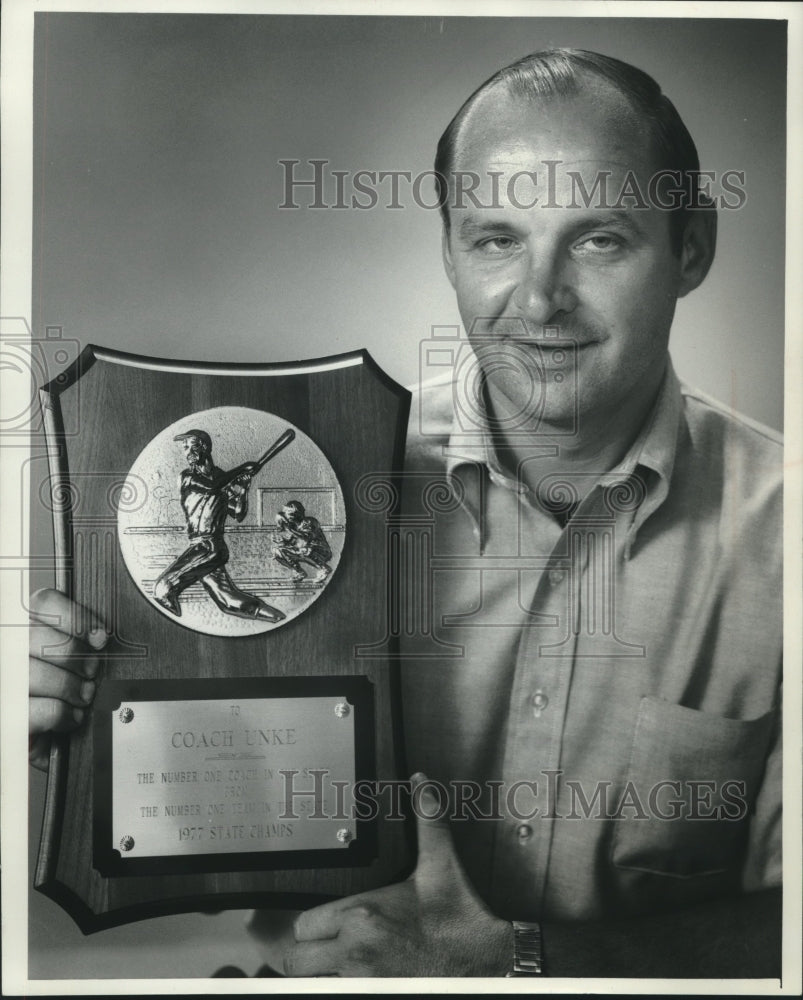 1977 Ron Unke, baseball coach at Wisconsin Lutheran, with award - Historic Images