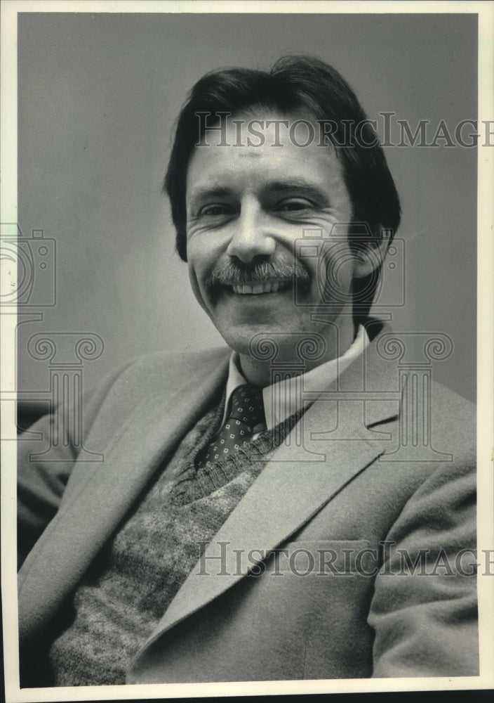 1987, Psychologist Frank Urtz, Milwaukee - mjc19972 - Historic Images