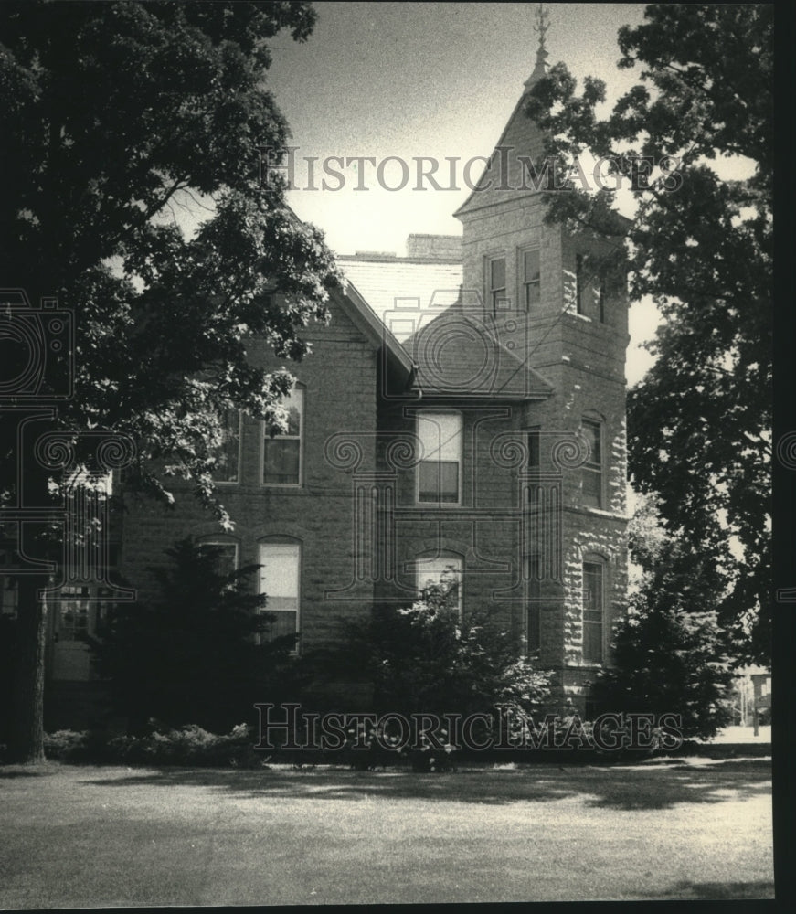 1988 Press Photo The University of Wisconsin-Oshkosh Oviatt House - mjc19990-Historic Images