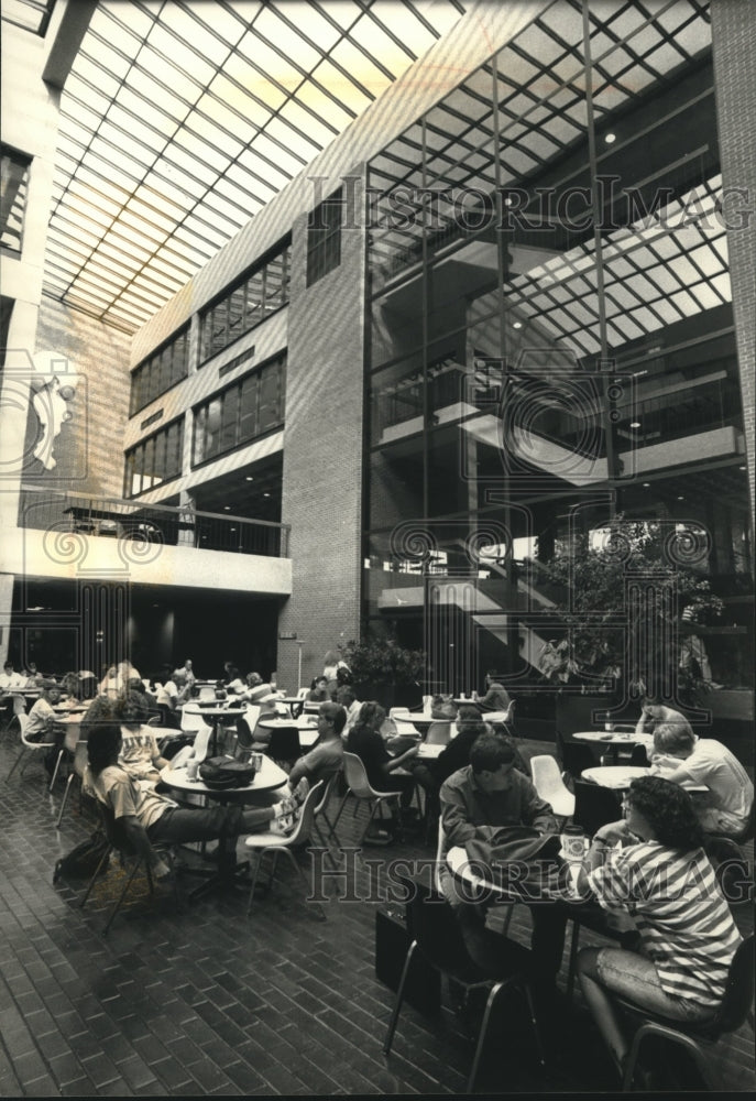 1991 University of Wisconsin-Parkside students at the Student Union - Historic Images