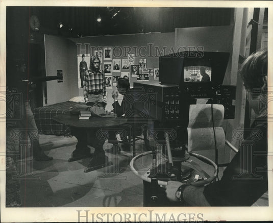 1975, University of Wisconsin-Madison student actors on a show - Historic Images