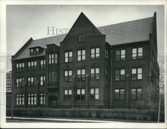 1974 Press Photo Sabin Hall at University of Wisconsin-Milwaukee - mjc20015-Historic Images