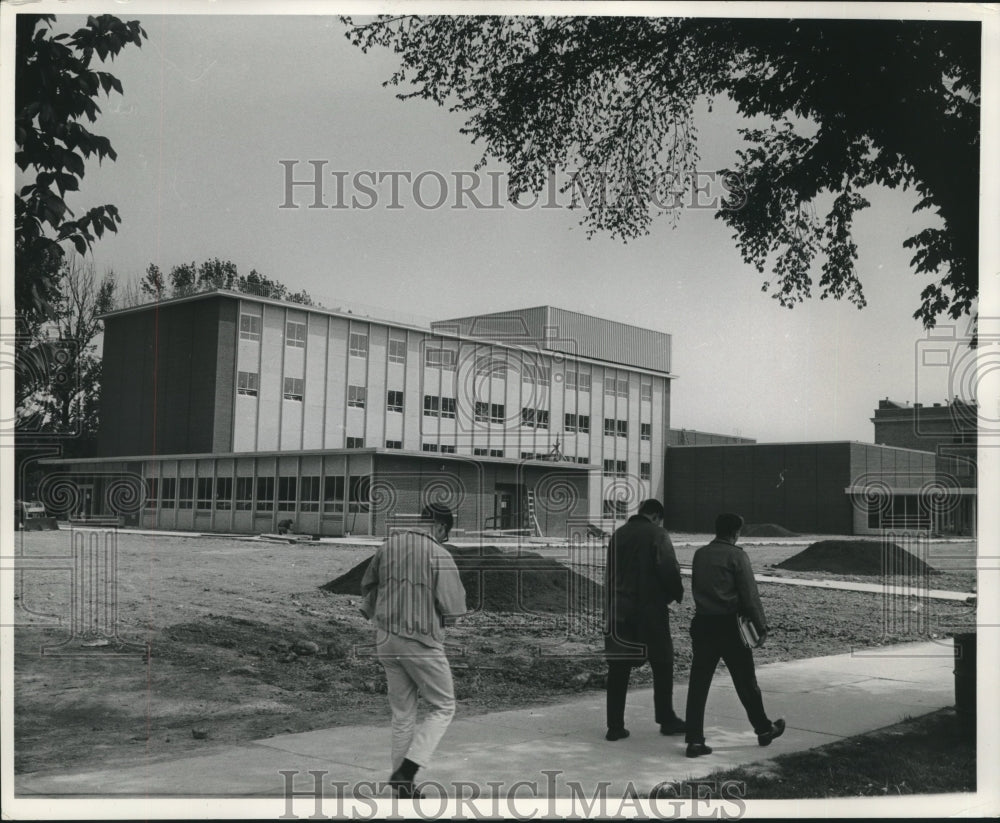 1962, University of Wisconsin-Milwaukee students on campus - Historic Images