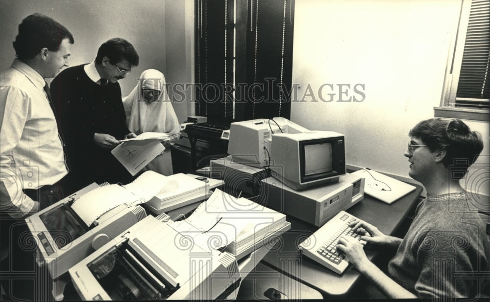 1988 Press Photo UW-Milwaukee architecture students work on computers - Historic Images