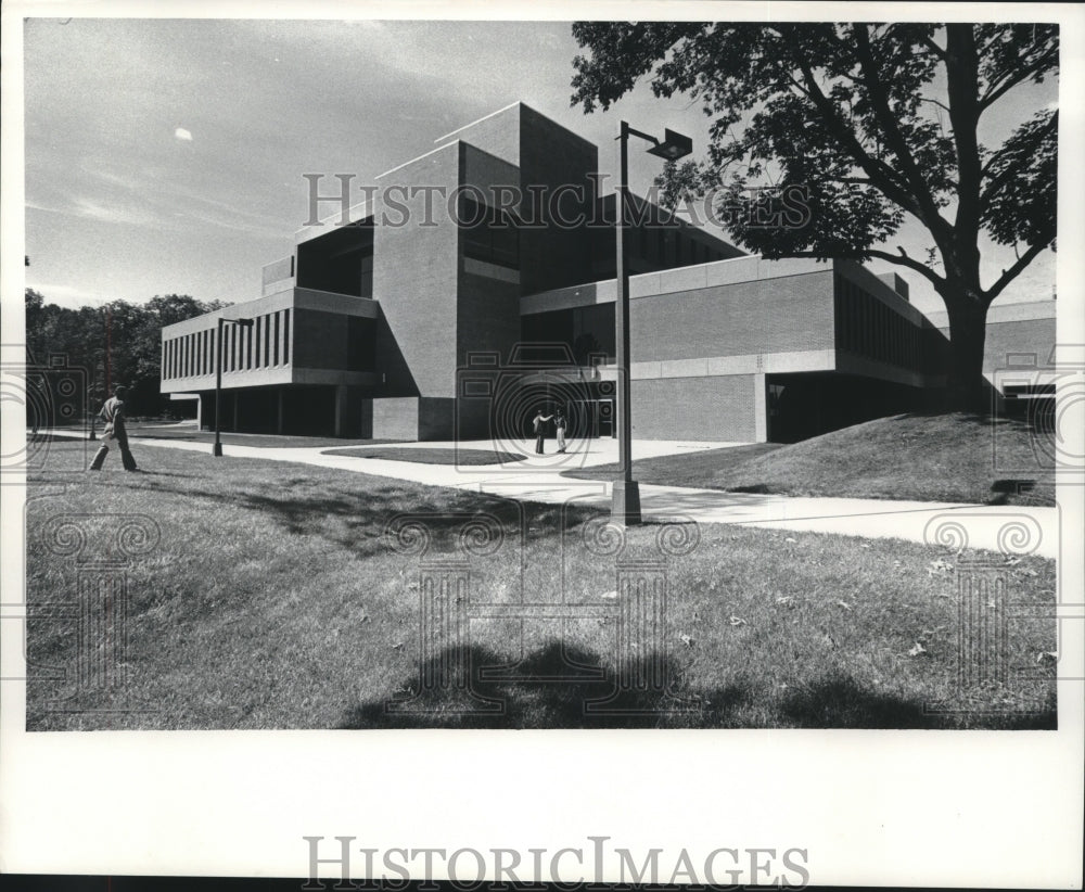 1973 Press Photo University of Wisconsin-Parkside, Kenosha new library-Historic Images