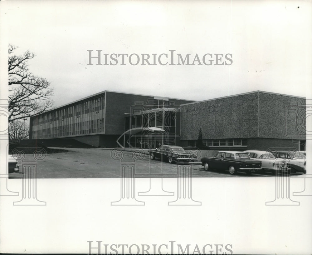 1961 Press Photo Kenosha Center at University of Wisconsin - Parkside dedicated. - Historic Images