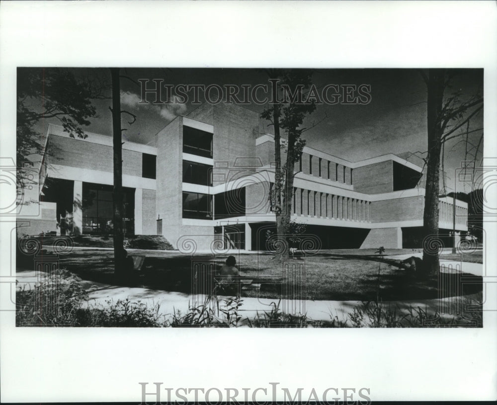1974 Press Photo Learning center, Irwin Wyllie Library, UW - Parkside, Wisconsin - Historic Images
