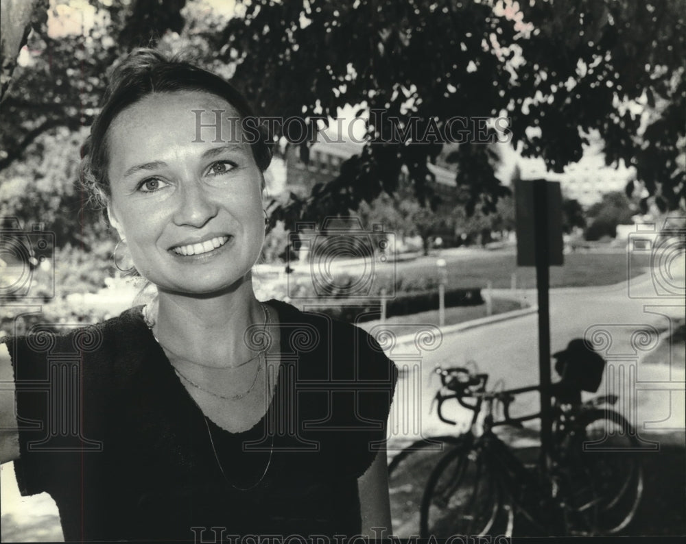 1979, Milwaukee&#39;s Prof. Jane Traupmann, directed study of older women - Historic Images