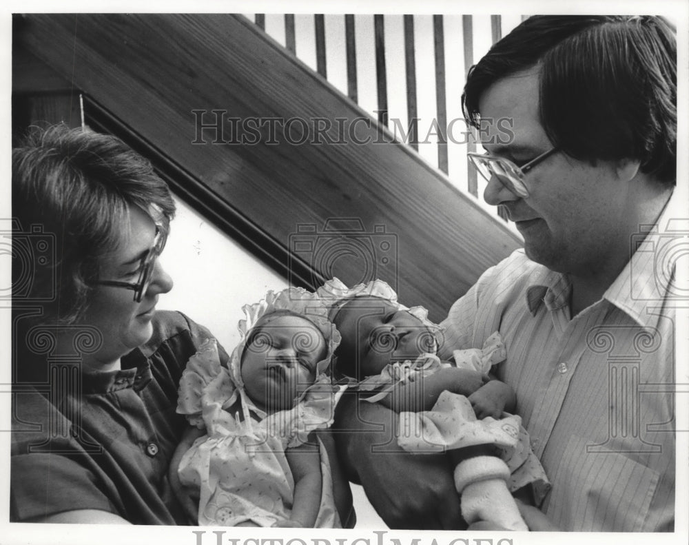 1984, Ken Hasher and wife holding separated Siamese twins, Wisconsin. - Historic Images