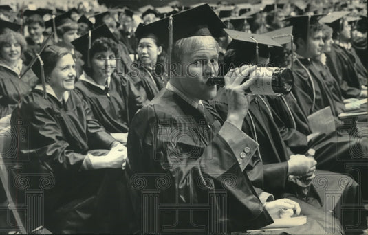 1983 Press Photo Jim Block, commencement exercises for UWM sampling champagne. - Historic Images