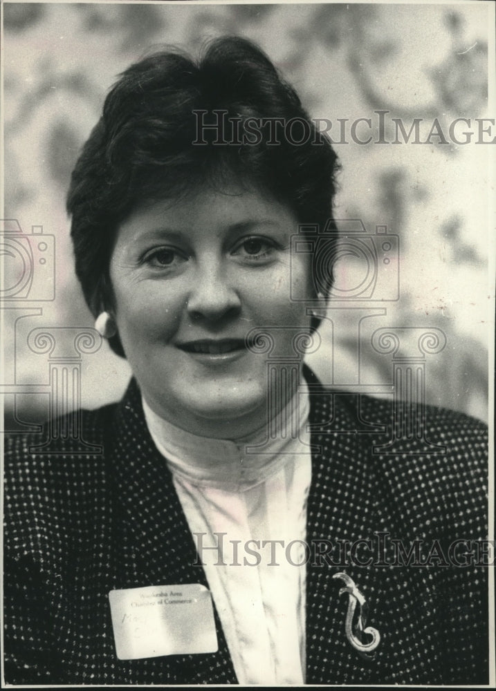1989 Mary Seim honored for efforts in helping Waukesha police - Historic Images