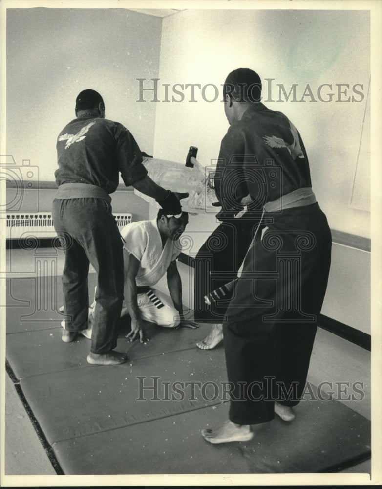 1985 Press Photo Karate students - mjc20259 - Historic Images