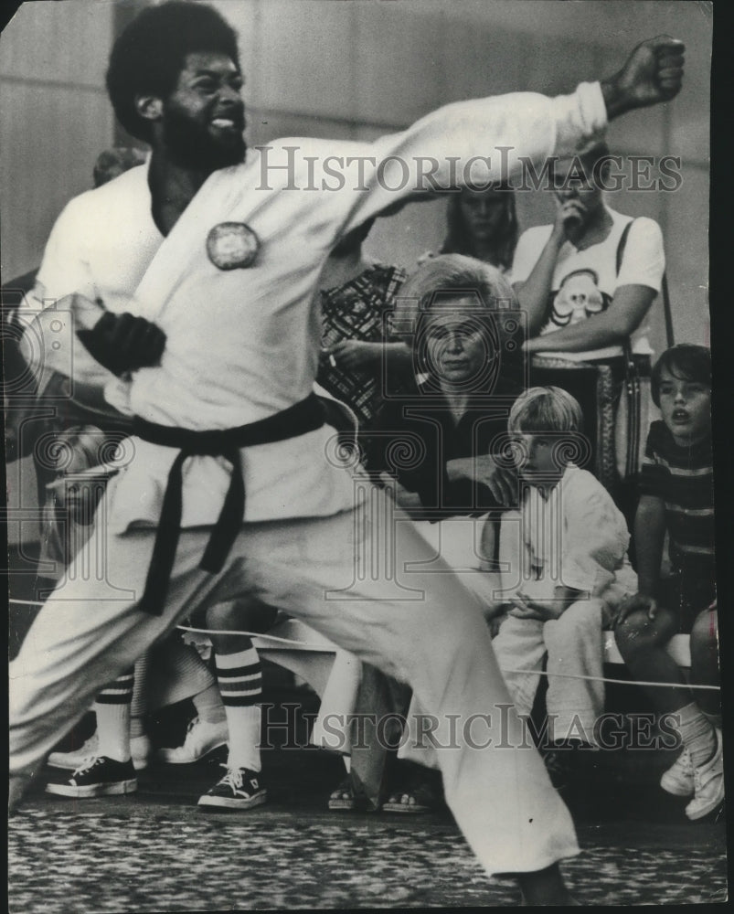 1976 Carl Cross demonstrating karate - Historic Images