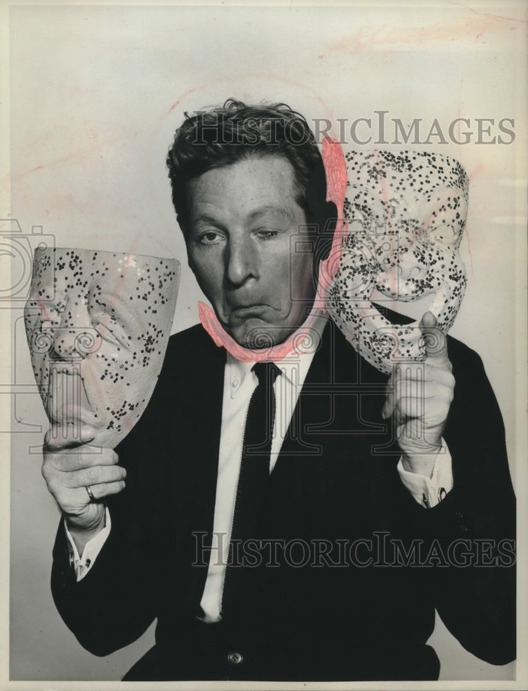 1963 Press Photo Actor Danny Kaye Imitates Two Masks He is Holding - mjc20295 - Historic Images