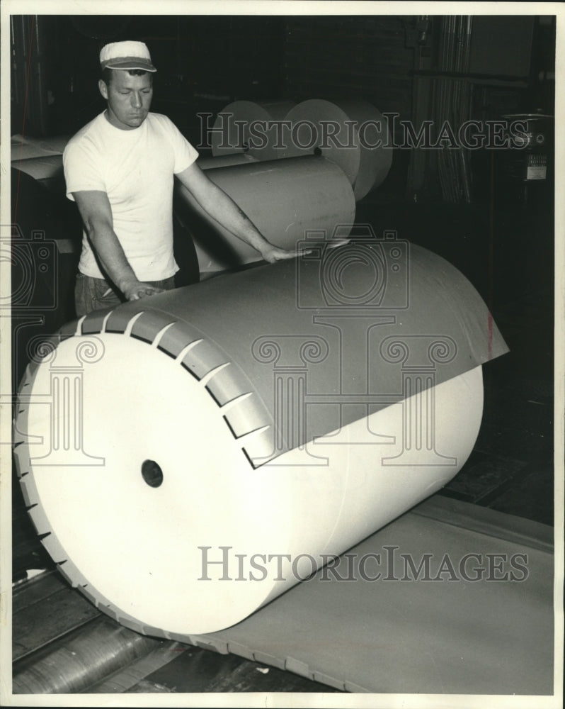 1964 Press Photo Protective wrapping for rolls of newsprint by Oliver M. Thomsen - Historic Images