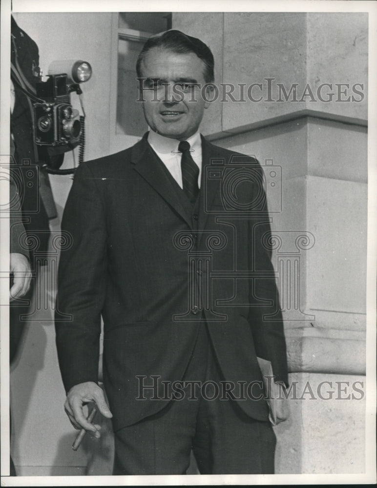 1964 Press Photo Jack Valenti on President Johnson&#39;s staff Washington D.C. - Historic Images