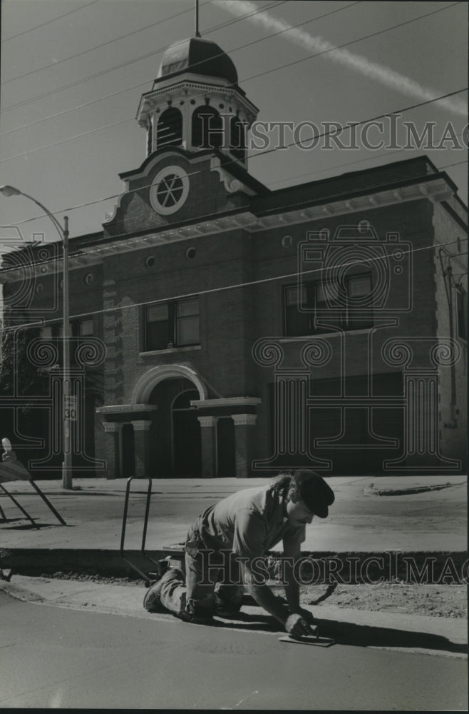 1994, Jeff Demos finishes work in front of North Milwaukee building - Historic Images