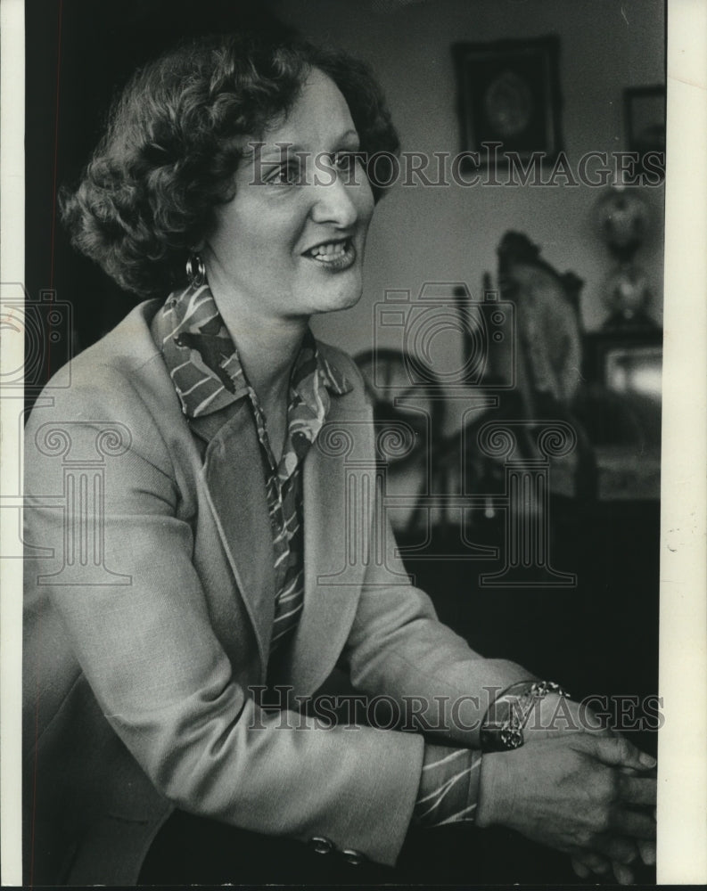 1977, Elaine Schreiber Lieutenant Governor Schreiber&#39;s wife Wisconsin - Historic Images