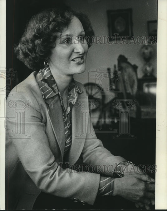 1977, Elaine Schreiber Lieutenant Governor Schreiber's wife Wisconsin - Historic Images
