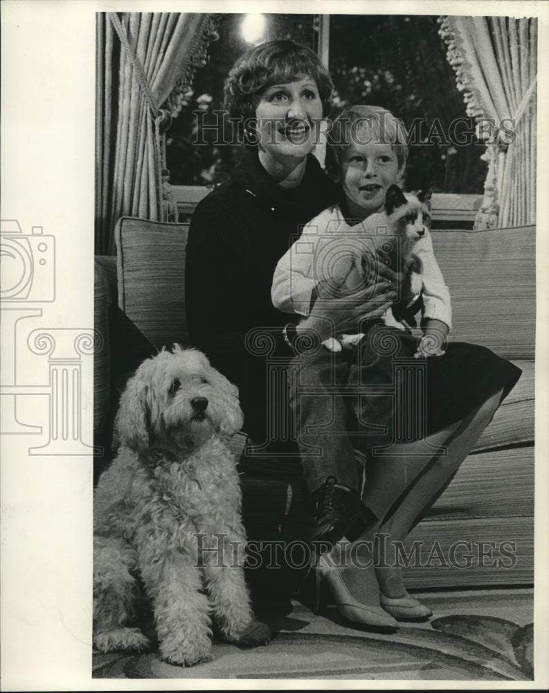 1978 Press Photo Governor Martin Schreiber's wife Elaine and son, Wisconsin. - Historic Images