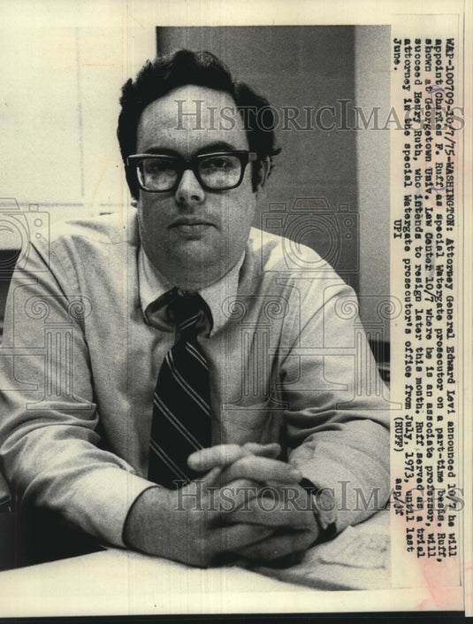 1975 Press Photo Charles F. Ruff, at Georgetown University Law Center - Historic Images