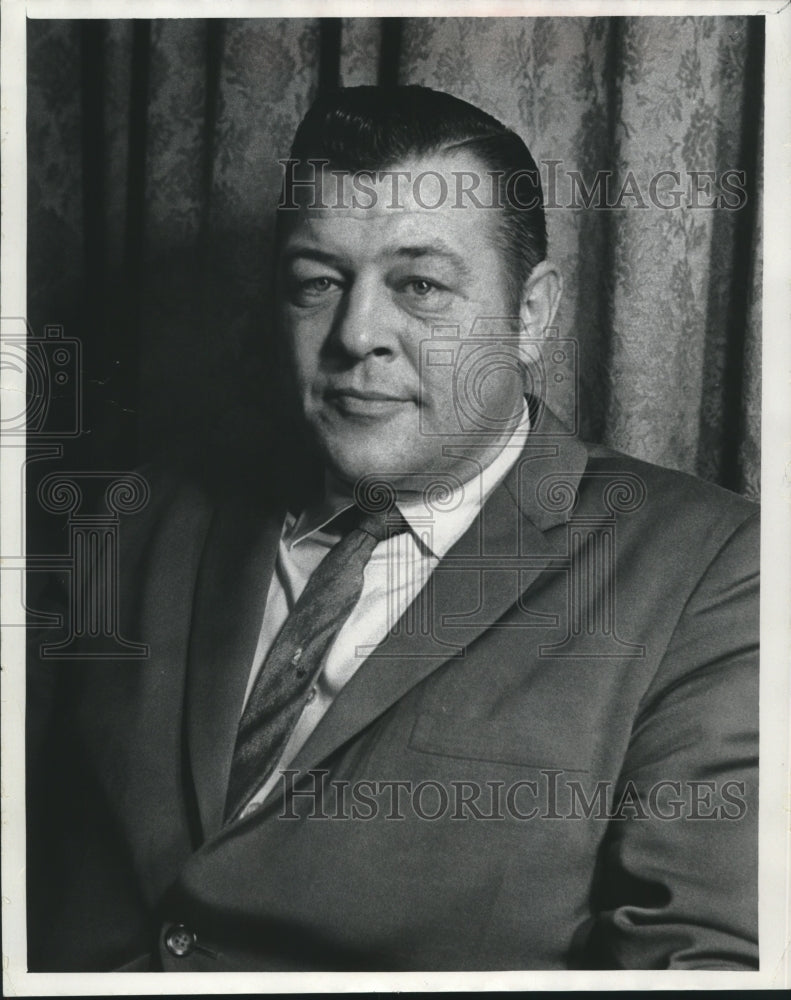 1969 Press Photo George J. Ruetz, former town chairman of Caledonia, Racine Co. - Historic Images
